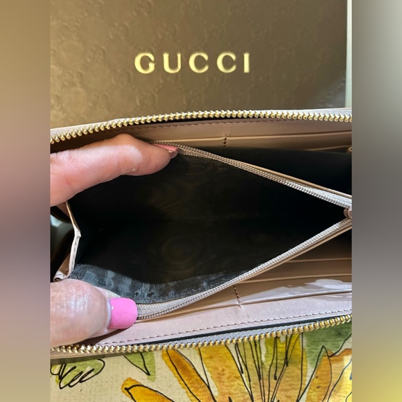 Gucci Soho Zip Around Wallet - Picture 13 of 13